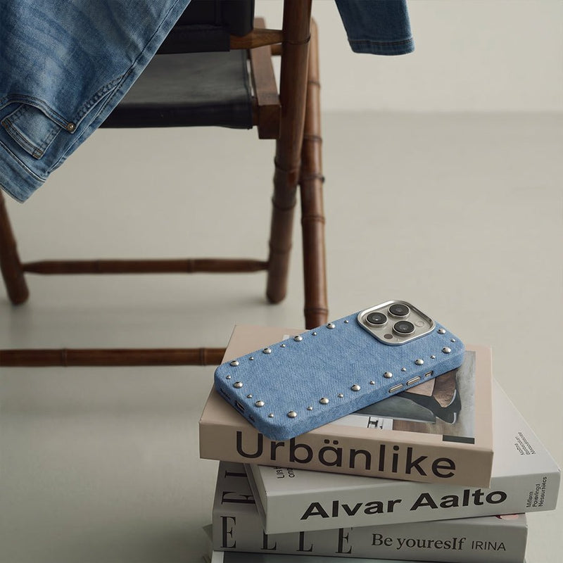 Carcasa Denim MagBattery para iPhone 16 Pro Max — vista en ángulo estilo casual
