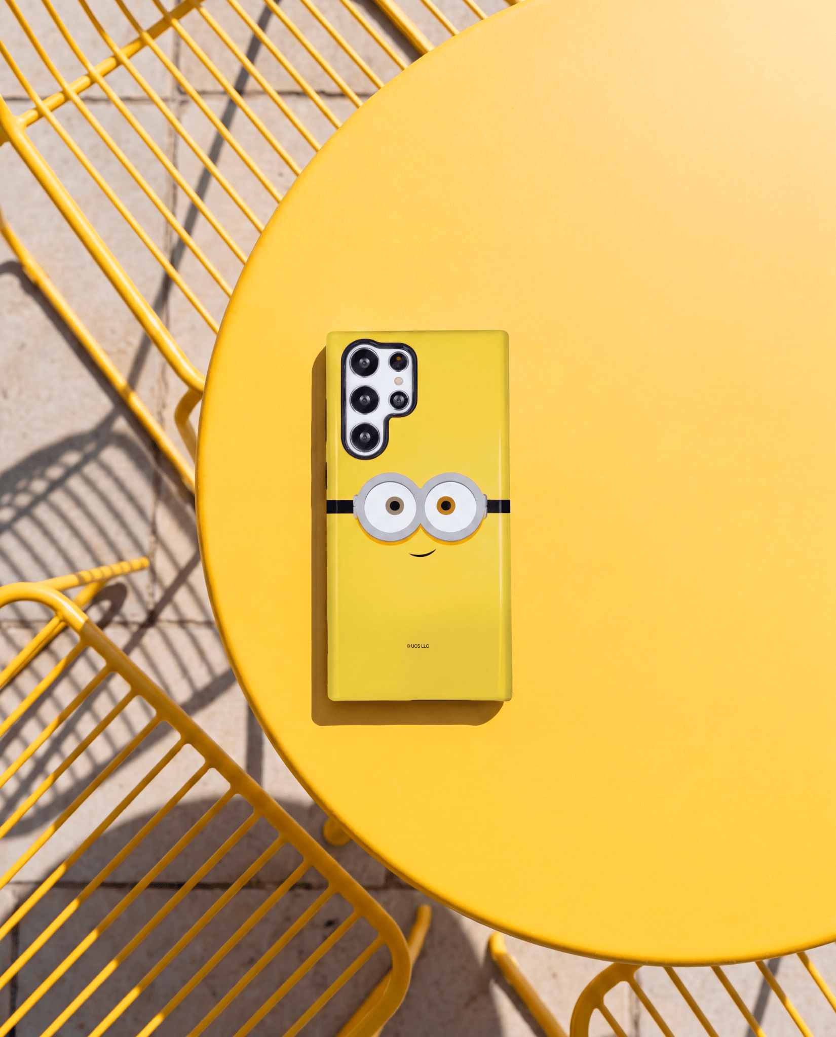 Funda Tough Minion Bob – vista trasera con detalle de protección reforzada
