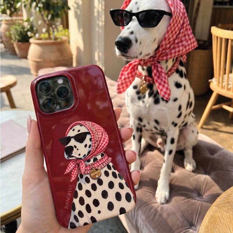 Funda Banoffee BCN Dálmata Capri vista trasera sobre móvil – colección La Casa de las Carcasas
