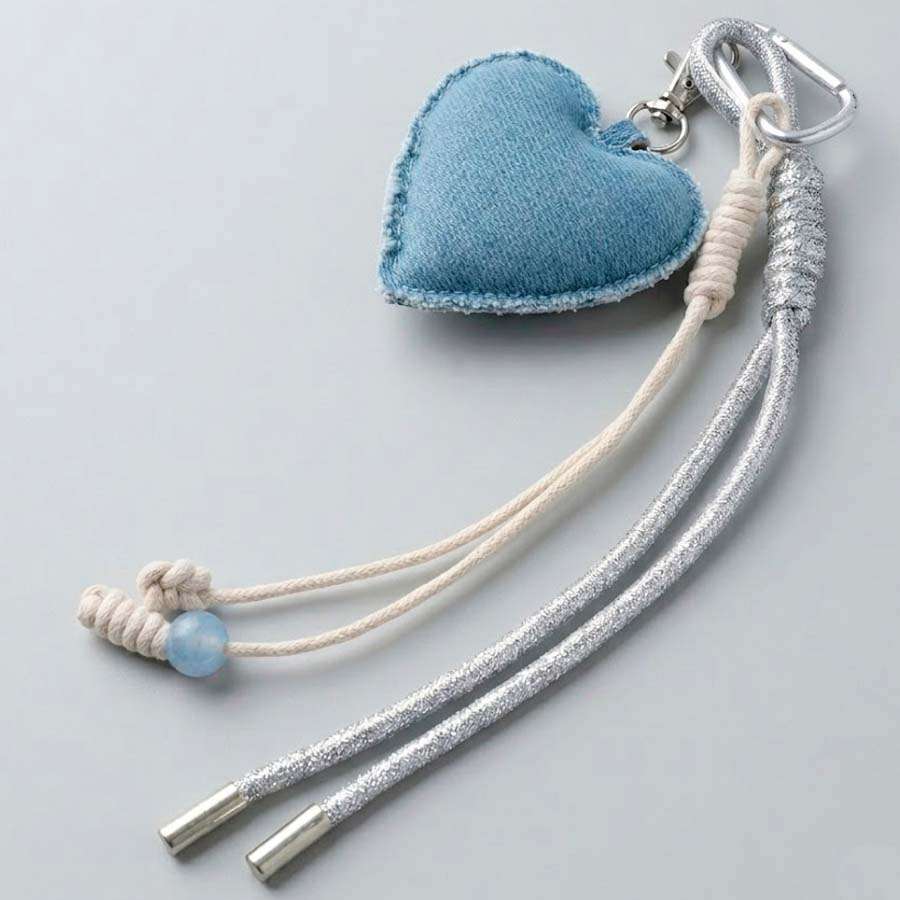 Charm denim con forma de corazón para móvil — accesorio vaquero colgante
